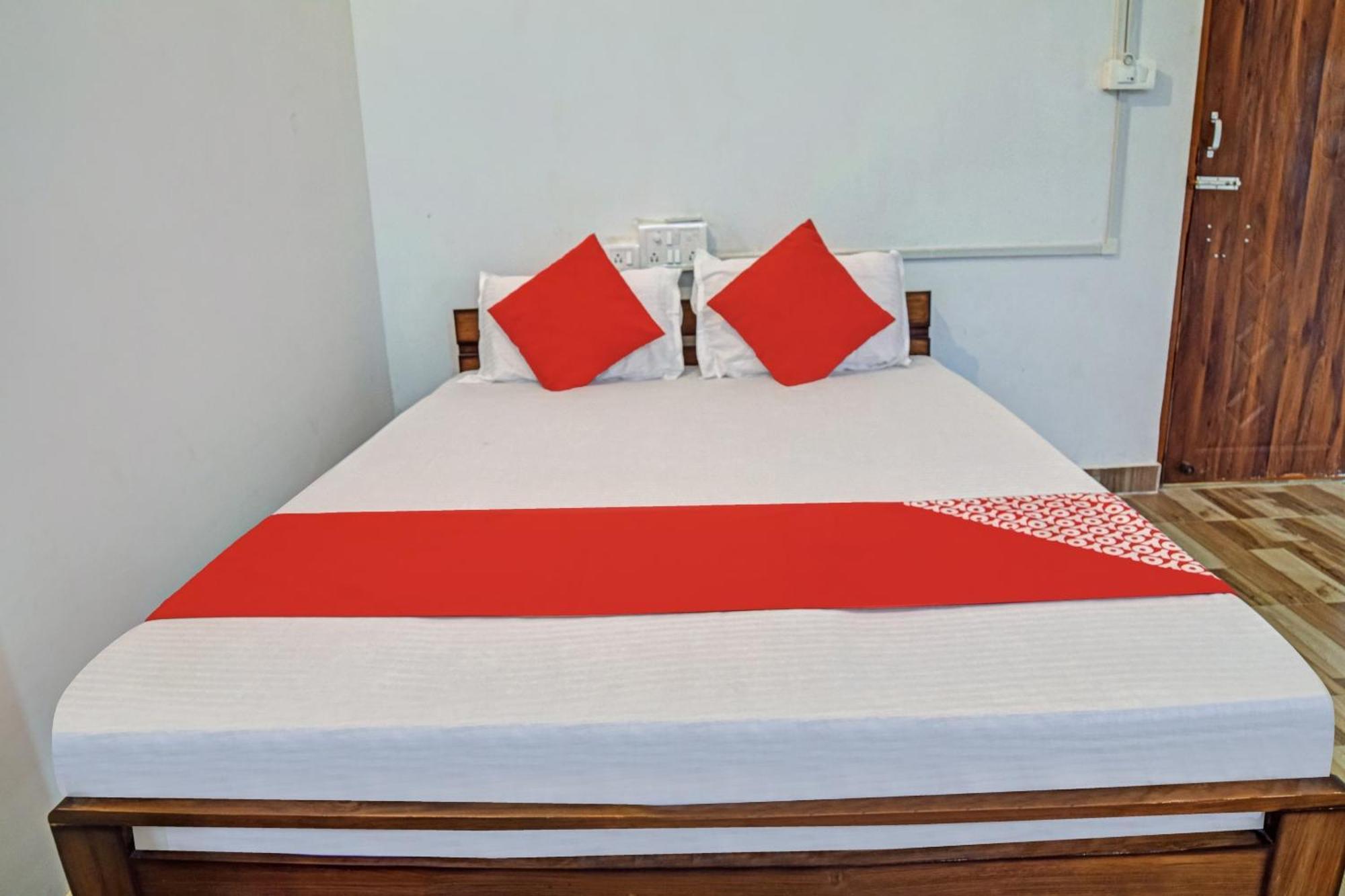 Spot On Jp Guest House Kaharpara Esterno foto