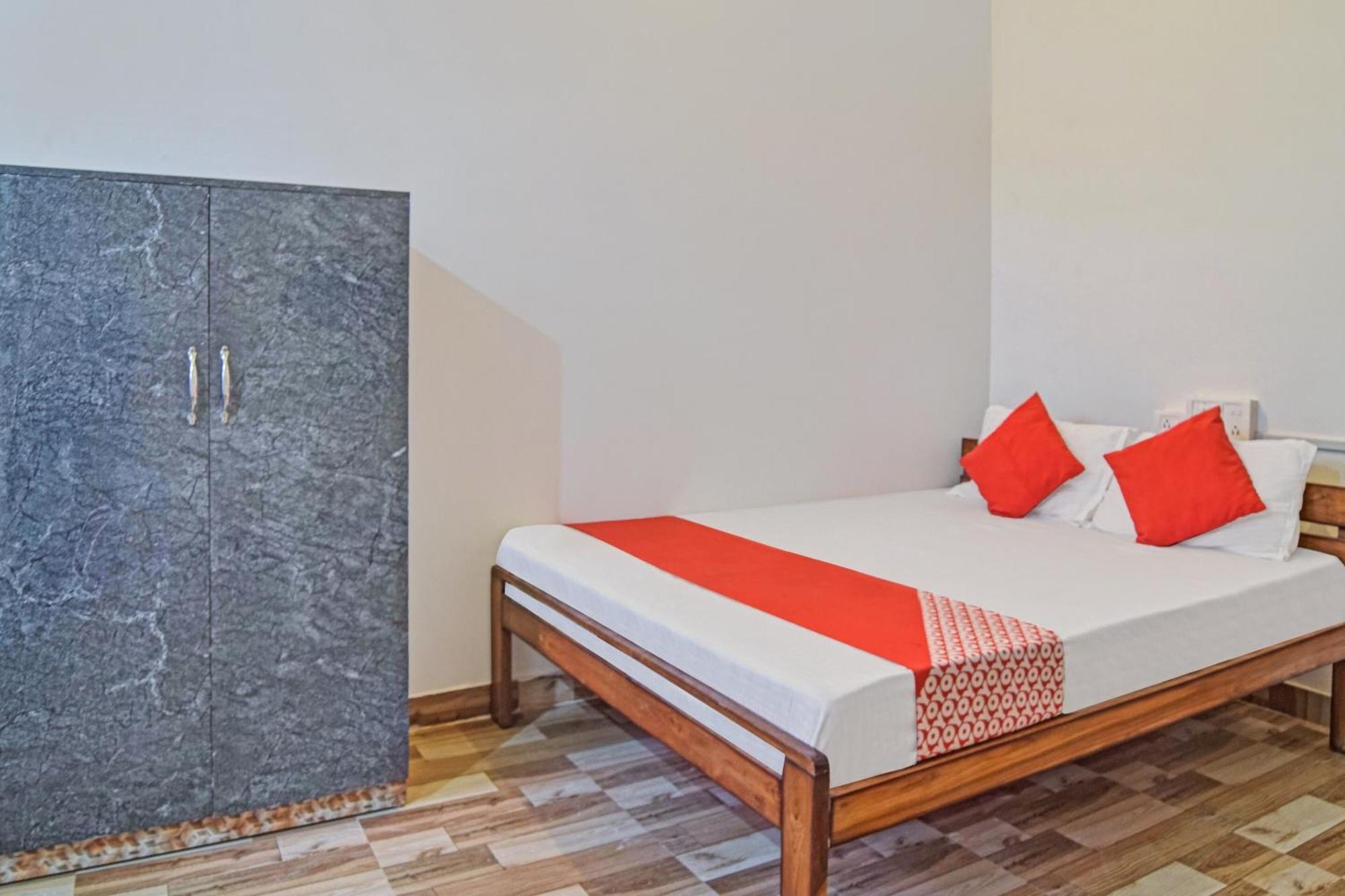 Spot On Jp Guest House Kaharpara Esterno foto