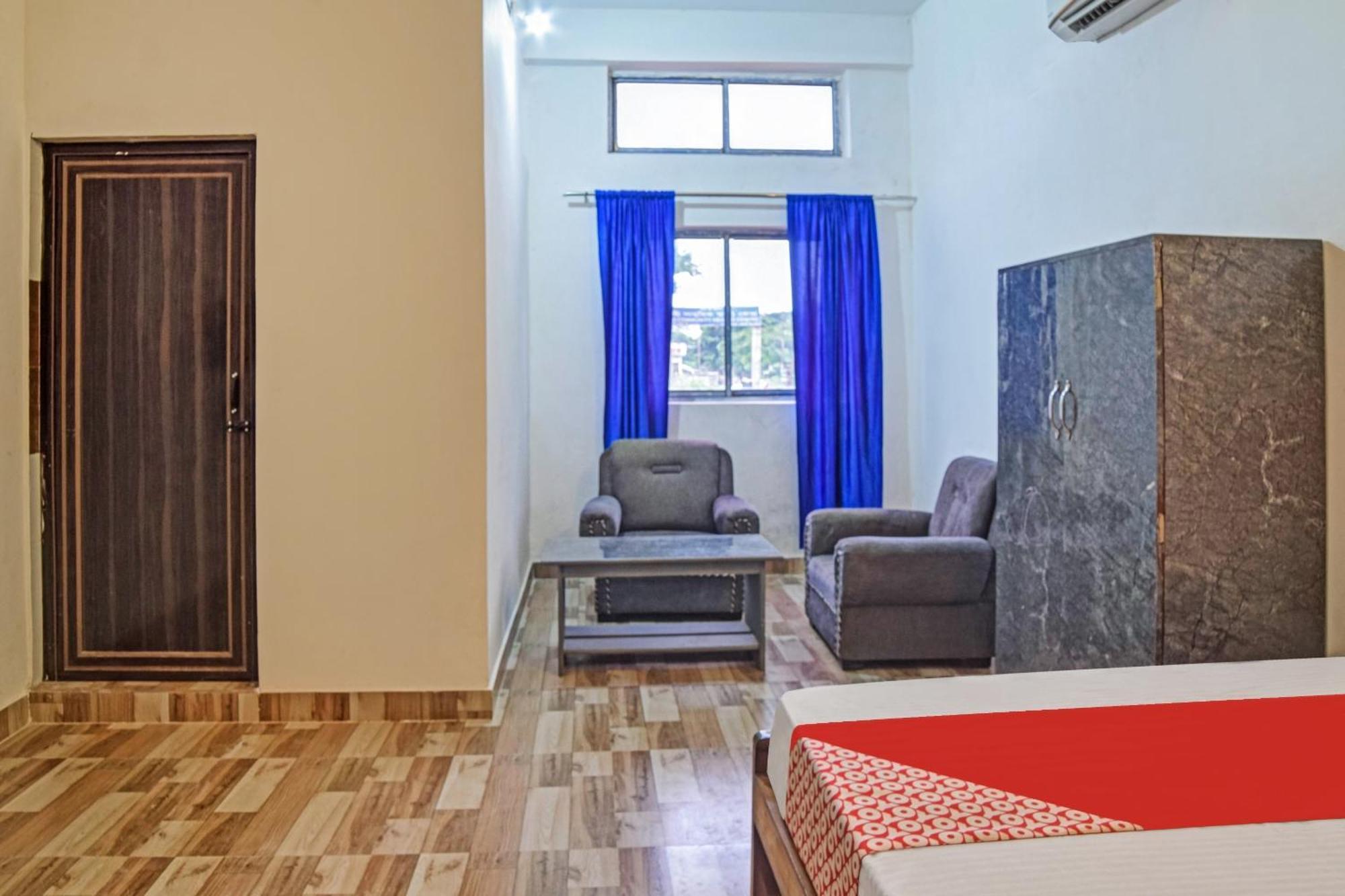 Spot On Jp Guest House Kaharpara Esterno foto