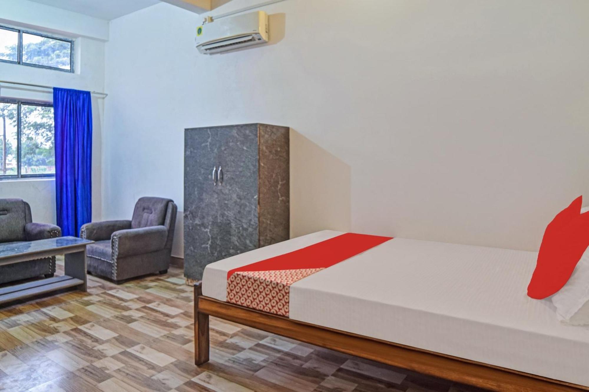 Spot On Jp Guest House Kaharpara Esterno foto